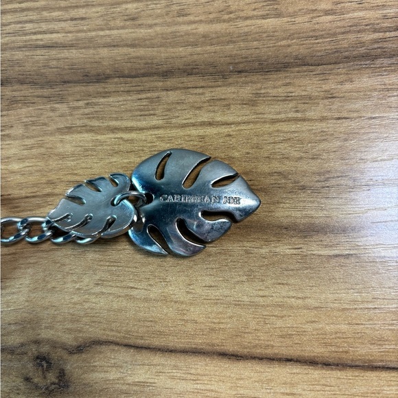 Caribbean Joe Tropical Hawaiian Monstera Palm Leaf Shaped Metal Keychain Keyring - Picture 3 of 7